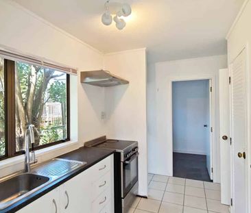 Prime Location – 3 Bedroom Home Opposite the Mall - Photo 3