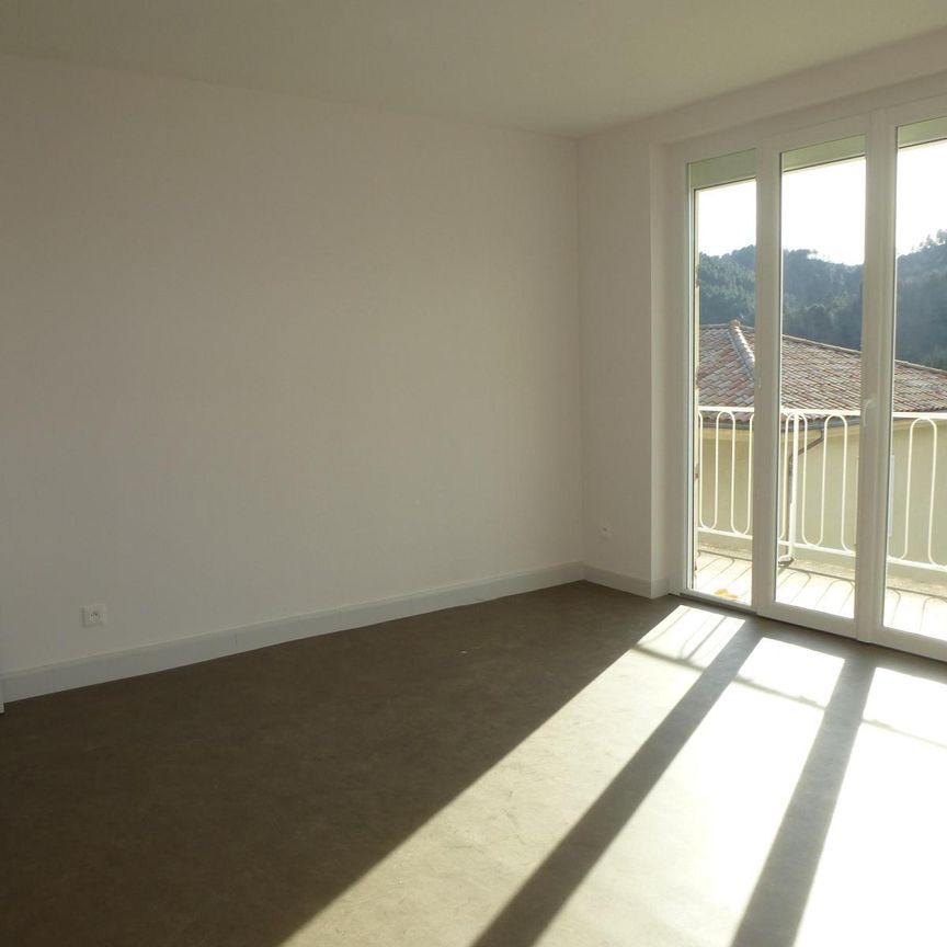 Location Appartement 4 pièces 78m² VALS LES BAINS 07600 - Photo 1