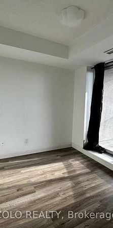 Yonge and Park home Renovated Lrg 1Bdrm +Den Hydro +Heat Incl. 1Parki - Photo 1