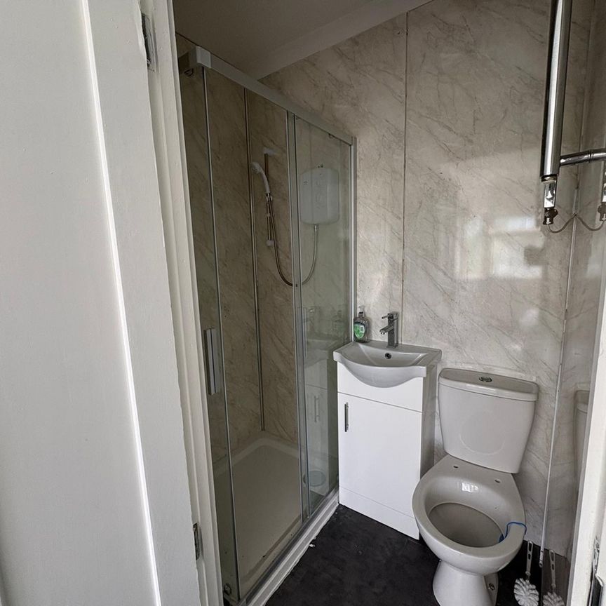 8 Bed Detached House, Wickliffe Gardens, HA9 - Photo 1