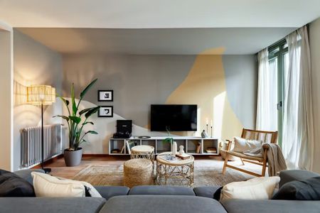 Ronda de la Universitat, Barcelona, Catalonia 08007 - Photo 4