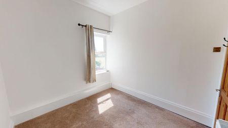 2 bedroom terraced house to rent - Photo 3