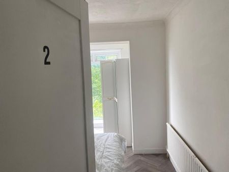 4 bedroom flat share to rent - Photo 4