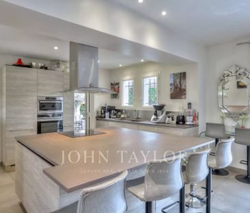 Maison à louer Mougins, Cote d'Azur, France7 500 EUR / Mois - Photo 2