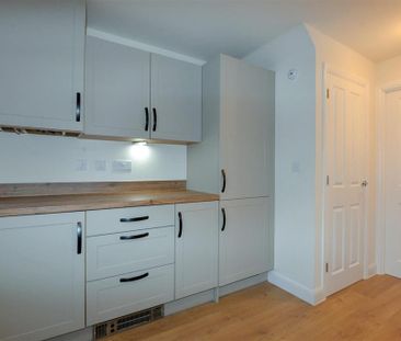 2 bedroom end of terrace house to rent - Photo 1