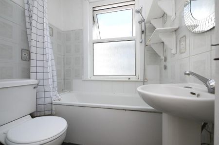 4 bedroom terraced house to rent - Photo 2