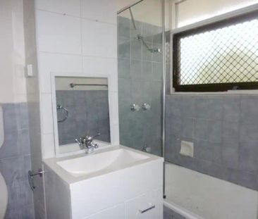 “EASY LIVING, GREAT LOCATION!” - Photo 4