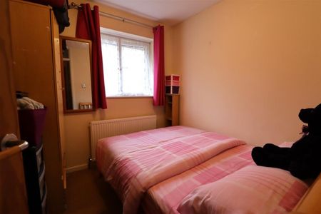 Angus Close, Banbury - Photo 5