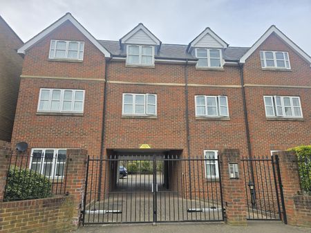 Ladysmith Road, Enfield, EN1 - Photo 4