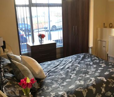 1 bedroom in a house share to rent - Photo 3