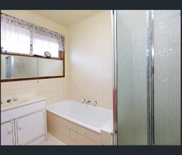 Spacious unit in convenient location - Photo 5