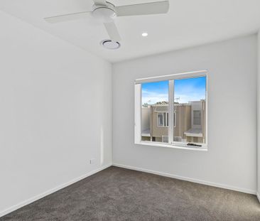 Brand New 4-Bedroom Three-Level Townhouse in Citrine Rochedale - Photo 5
