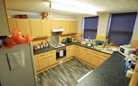 5 Bed - 20 Grimthorpe Street, Headingley, Leeds - LS6 3JU - Student - Photo 4