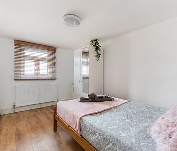 🏡 A Recently Refurbished Victorian House Minutes from Finsbury Park, Zone 2 🏡 - Photo 1