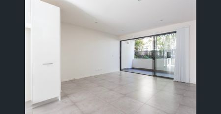 Private Courtyard Apartment within Boutique Complex! - Photo 2