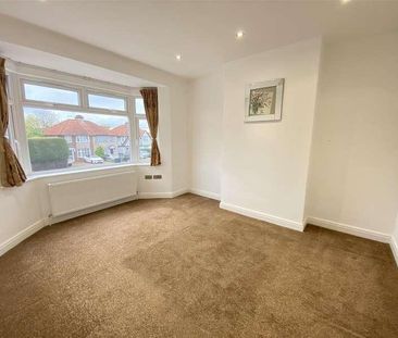 Beautifully Renovated Bedroom House In Edgware, HA8 - Photo 5