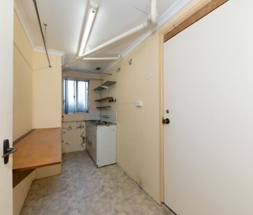 Stunning Three Bedroom Family Home with Pool, Solar and Large Garde... - Photo 2