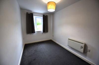 2 bedroom Flat in Flat 10, Leeds - Photo 3