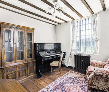 Stunning Grade II Listed 5-Bedroom Property with a garden office in... - Photo 1