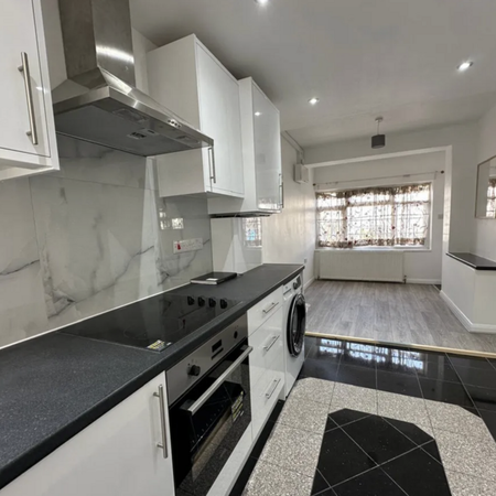 Studio to rent - Photo 3