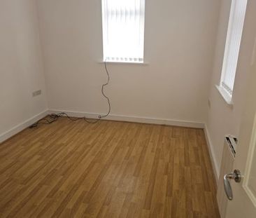 Cambridge Road, Ellesmere Port - Photo 3