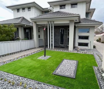 2/62 Blenheim Road, Newport, VIC 3015 - Photo 2