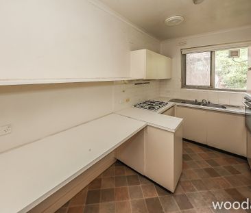 Spacious 2-bedroom apartment in prime location - Photo 2