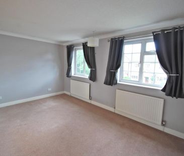 2 bedroom mews to rent - Photo 4