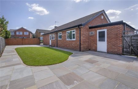 Recently redecorated and new carpets throughout, three bedroom detached bungalow located in the highly desirable village of Strensall within easy access to York City Centre - Photo 5