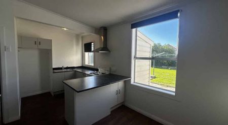 Charming Saint Kilda Rental Awaits You! - Photo 5