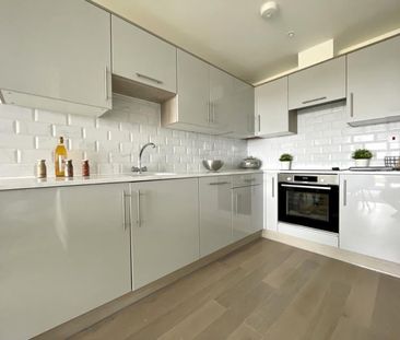 2 bedroom penthouse to rent - Photo 3