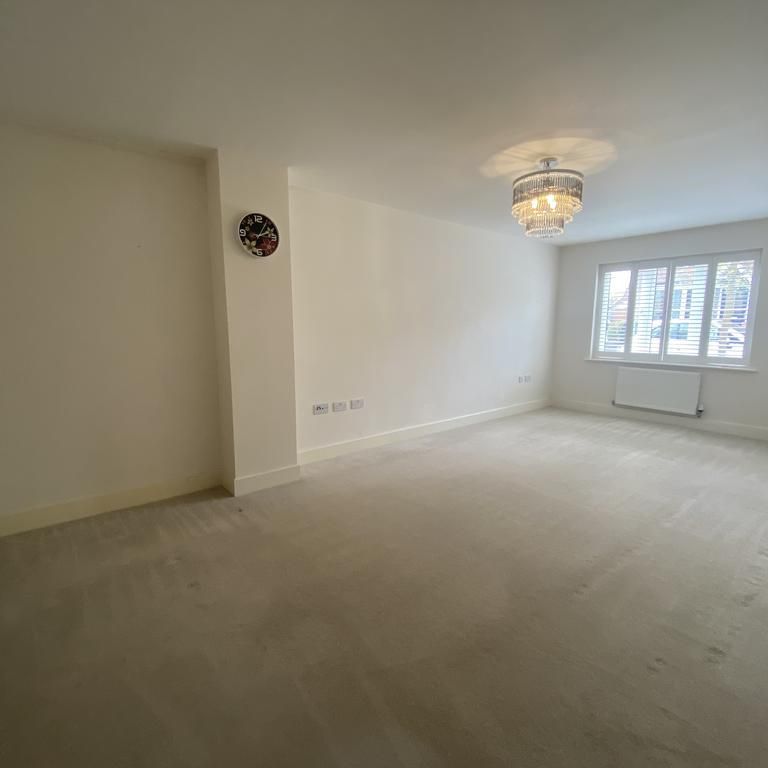 4 bedroom link detached house to rent - Photo 1
