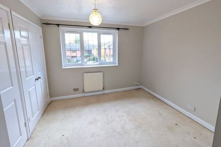 Fennscombe Court, Woking, Surrey, GU24 - Photo 3