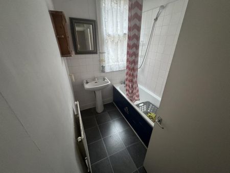 3 bedroom flat to rent - Photo 5