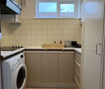 One-Bedroom Apartment with lift access in the Heart of Clifton  Wa... - Photo 2