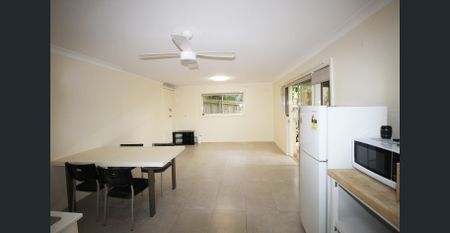 Secluded Furnished Lower Ground Flat in Quiet No Through Road Facing Large Backyard - Photo 4