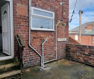 2 bedroom ground floor flat to rent - Photo 5