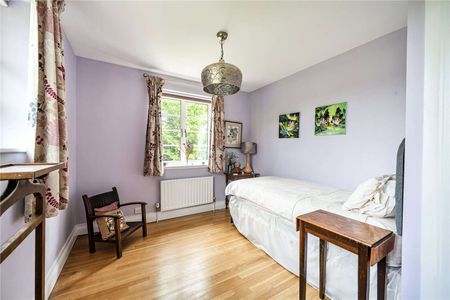 A beautifully appointed family home in the heart of the New Forest. - Photo 5