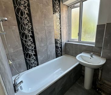 Room in a Shared Flat, Gilbert Sheldon House, W2 - Photo 6