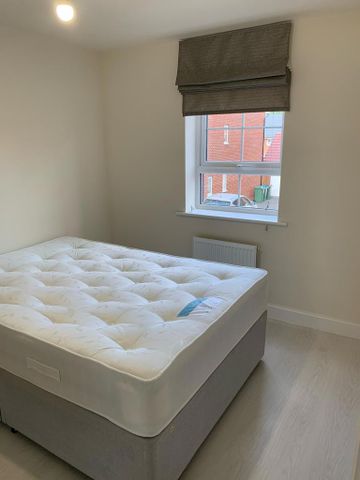 4 bedroom semi-detached house to rent - Photo 5