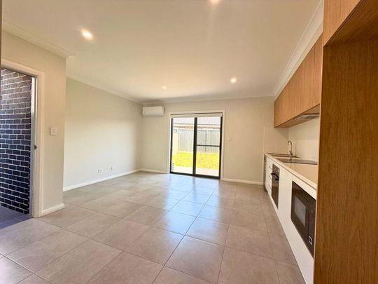 Century 21 &vert; the Paramount Group &ast;Granny Flat&ast; - Photo 1