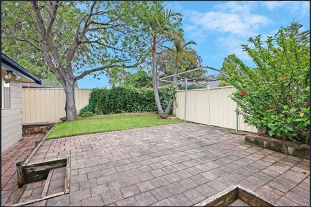 Spacious Family Home in Prime Cranebrook Location - Photo 4