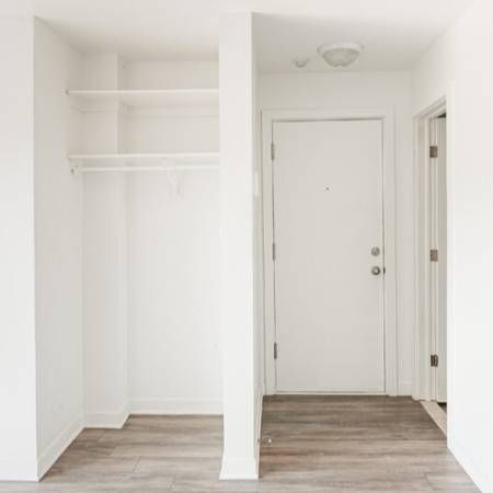 Semi-Renovated Spacious and Bright Studio (2 ½) in Rosemont - Photo 4