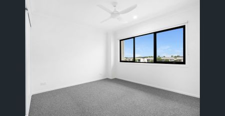 16/166 Marina Quays Blvd, Hope Island, Hope Island, Qld 4212 - Photo 4