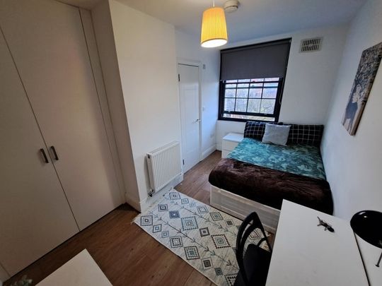 Room in a Shared Flat, Radford House, E14 - Photo 1