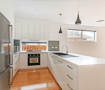 Luxury living on the waters edge - Photo 4