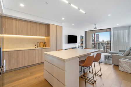 Luxury Furnished Inner-City Apartment with Stunning City Views - Photo 3