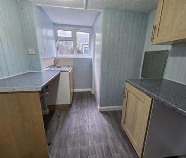 2 bedroom end of terrace house to rent - Photo 5