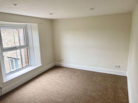 4 bedroom detached house to rent - Photo 4
