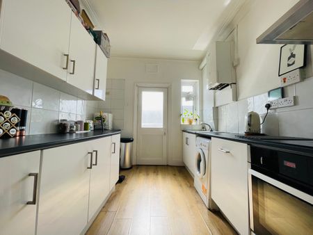 Balham High Road, Balham - Photo 5